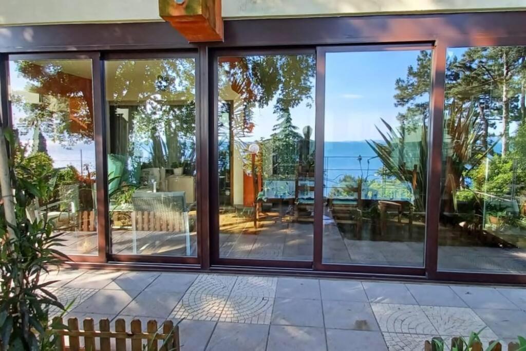Brezza Marina - Appartamento In Villa Fronte Mare Trieste Esterno foto
