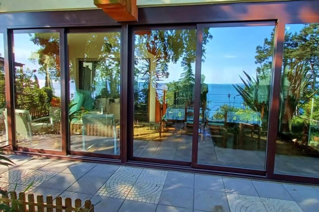 Brezza Marina - Appartamento In Villa Fronte Mare Trieste Esterno foto