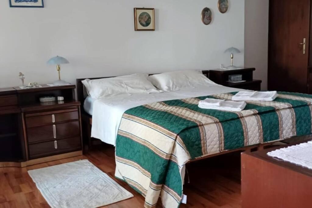 Brezza Marina - Appartamento In Villa Fronte Mare Trieste Esterno foto