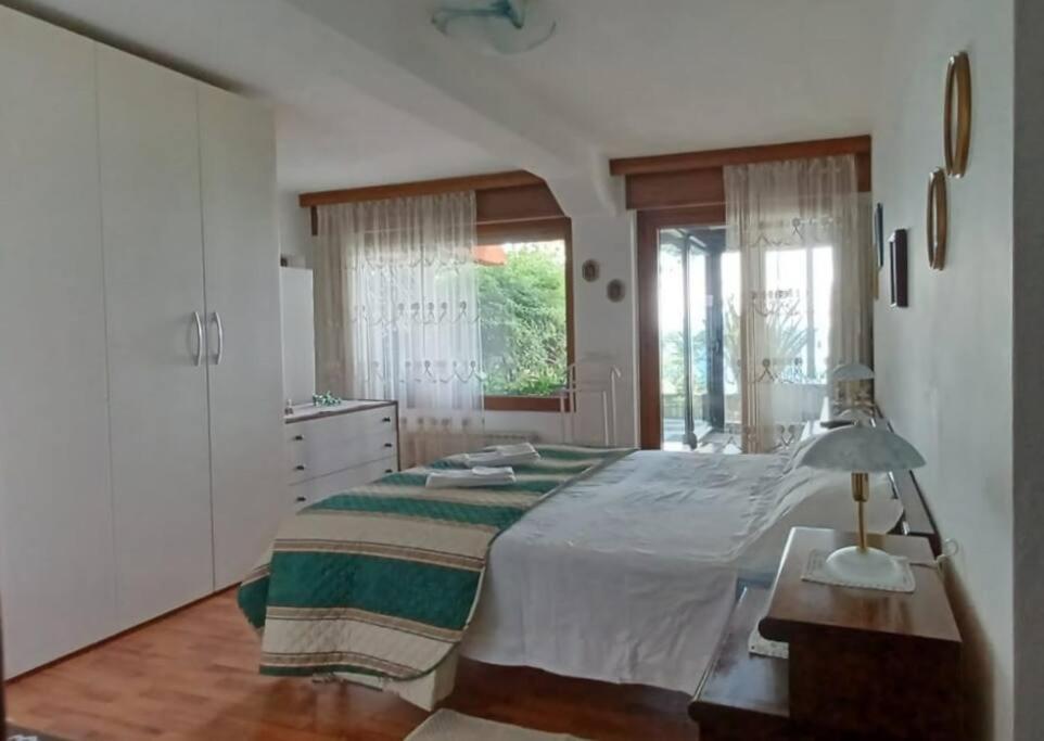 Brezza Marina - Appartamento In Villa Fronte Mare Trieste Esterno foto