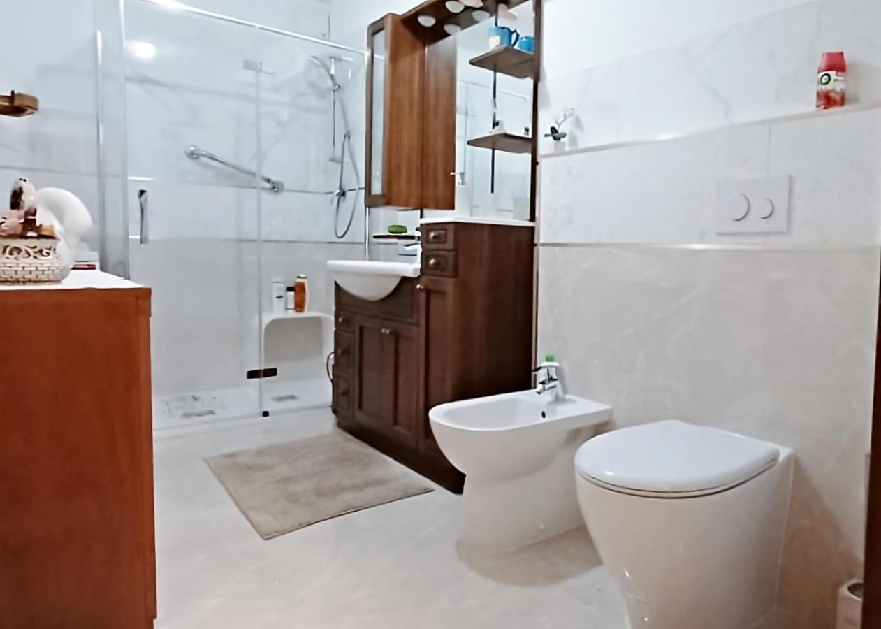 Brezza Marina - Appartamento In Villa Fronte Mare Trieste Esterno foto