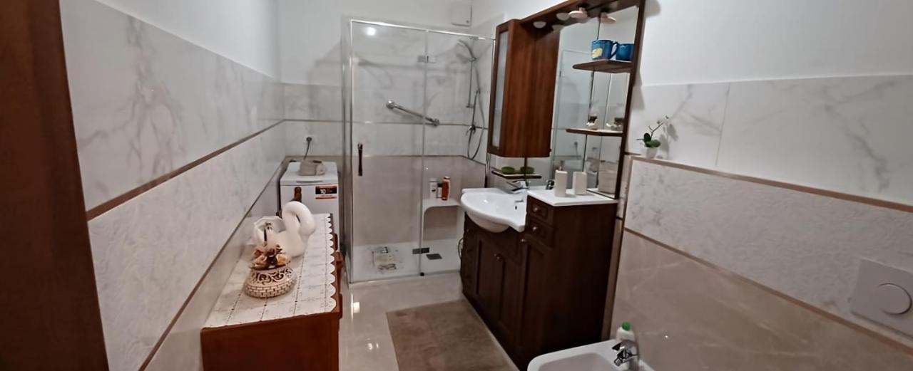 Brezza Marina - Appartamento In Villa Fronte Mare Trieste Esterno foto